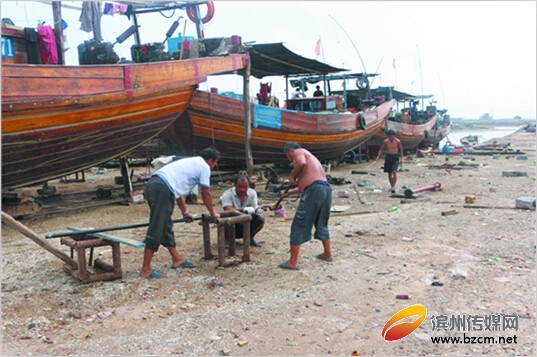 渤海休渔期9月1日即将结束 渔民修船准备下海