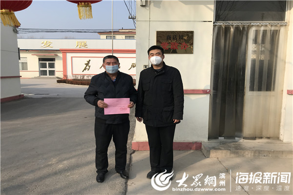 阳信永佳工艺品负责人尹德义在国内市场不好购买防疫用品口罩的情况下